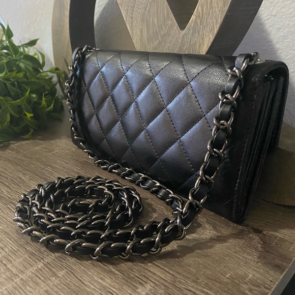 🖤♣️Chanel Quilted Flap Wallet Chain Gunmetal Hardware Gusset Crossbody - Picture 2 of 9